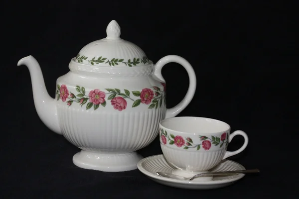 お茶のポットと紅茶のカップ — ストック写真