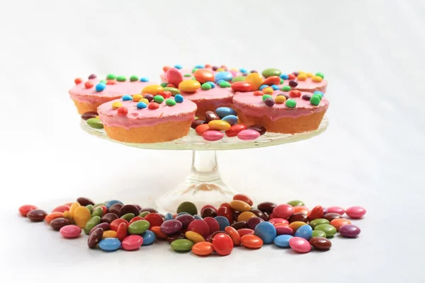 गुलाबी ग्लेज़ेड cupcakes - बच्चों के जन्मदिन — स्टॉक फ़ोटो, इमेज