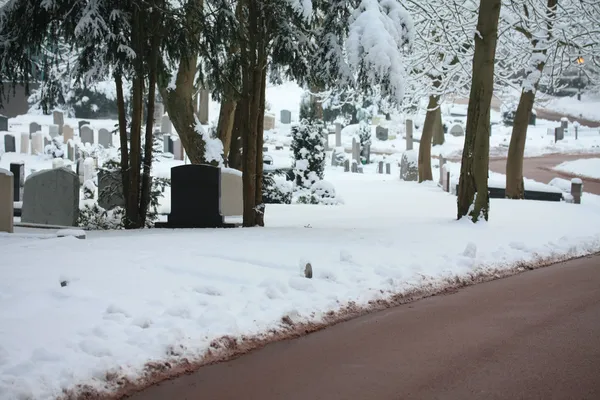 Cmentarz w śniegu — Zdjęcie stockowe