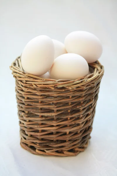 Round basket with eggs — Stock Photo, Image