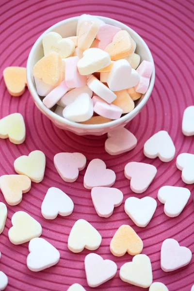 Serca cukierków w misce — Zdjęcie stockowe