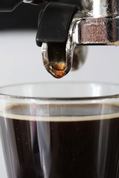 Maken van een traditionele espresso — Stockfoto