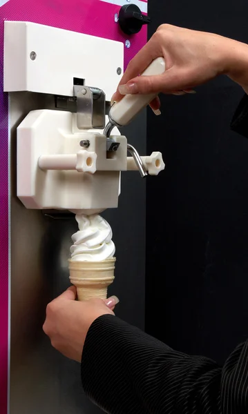 Ice cream machine — Stock Photo, Image