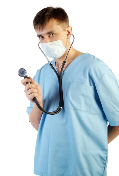 Läkare med stetoskop i mask — Stockfoto