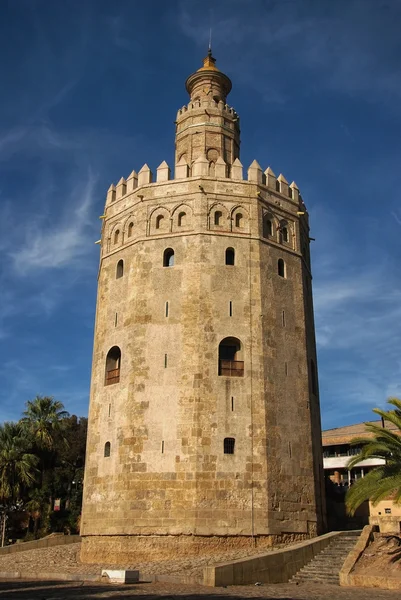 セビリアは、スペインでの金のタワー. — ストック写真