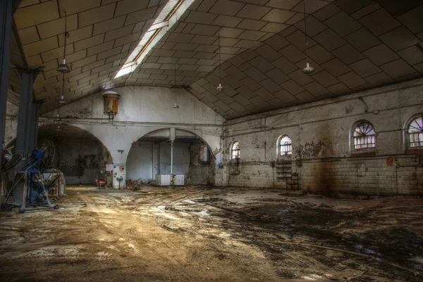 Duża fabryka opuszczony opuszczonych. — Zdjęcie stockowe