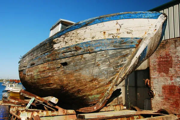 Casco velho, naufrágio do navio . — Fotografia de Stock