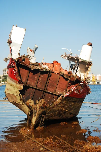 Navio naufragado no porto Espanha . — Fotografia de Stock