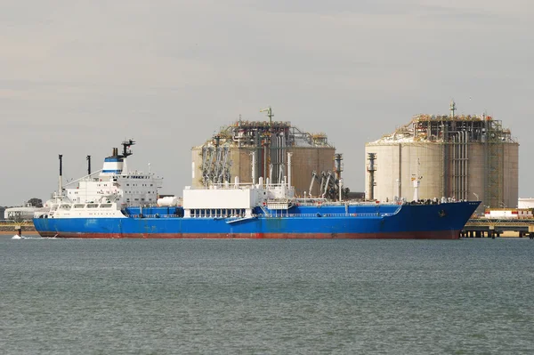 Factory big refinery and carrier ship — Stock Photo, Image