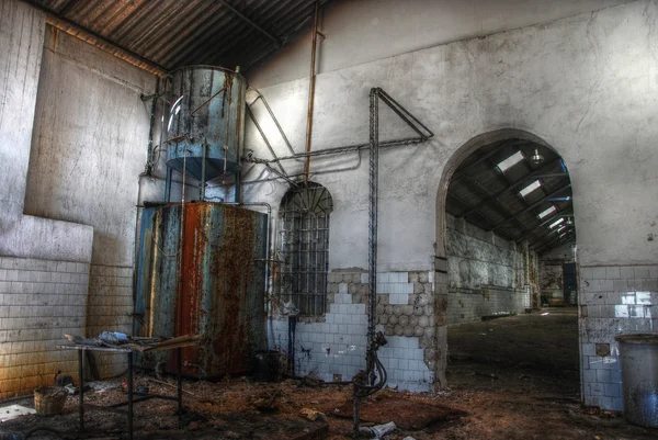 Abandoned empty warehouse. — Stock Photo, Image