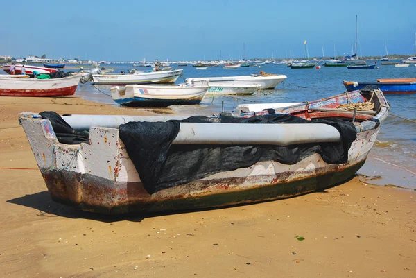Plaża i łodzi rybackich - costa de la luz — Zdjęcie stockowe