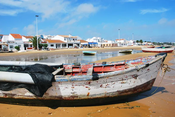 Пляж и рыболовная лодка - Costa de la Luz — стоковое фото