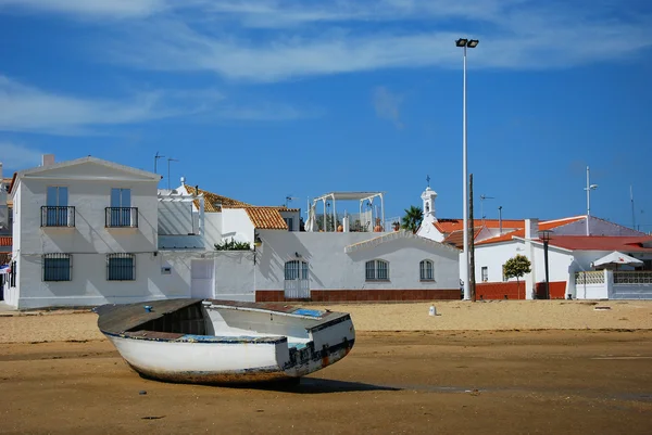 Houses i fishing boat - Costa de la Luz — Stock Photo, Image