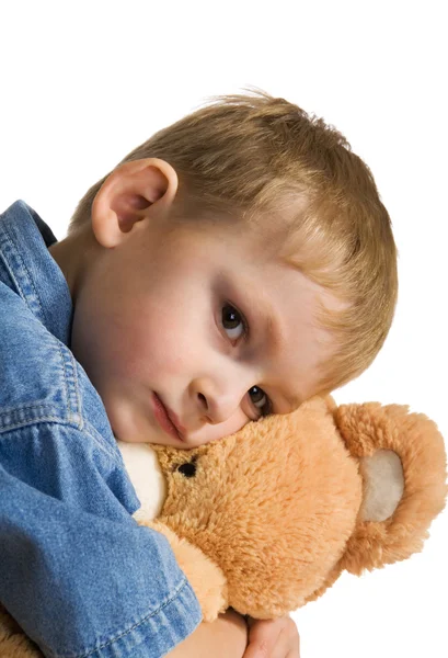 Smutné dítě obejme teddy — Stock fotografie