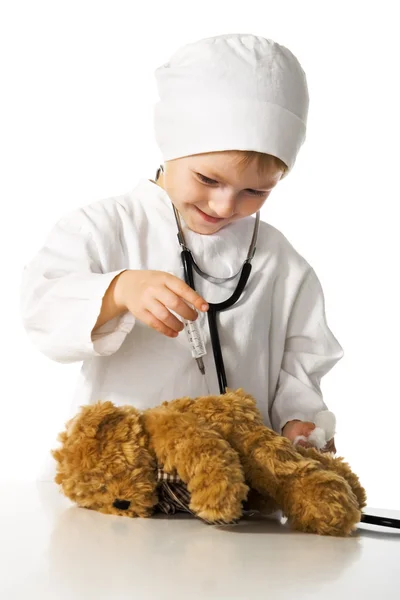 Çocuk doktoru oynuyor — Stok fotoğraf
