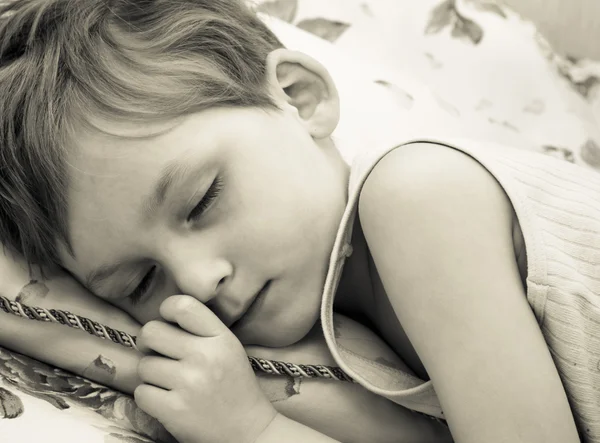 Сплячу дитину — стокове фото