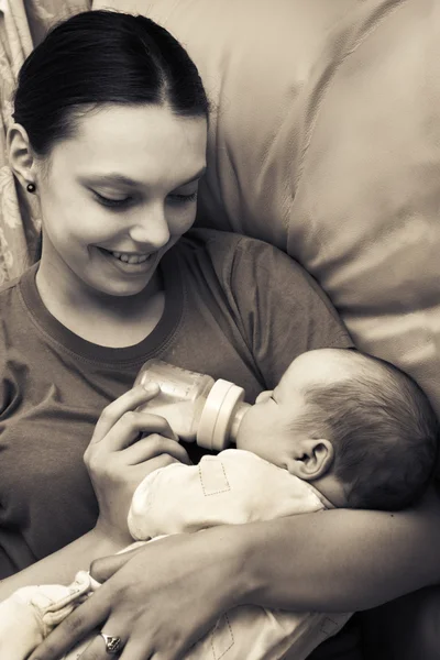 Baby och hans mamma — Stockfoto
