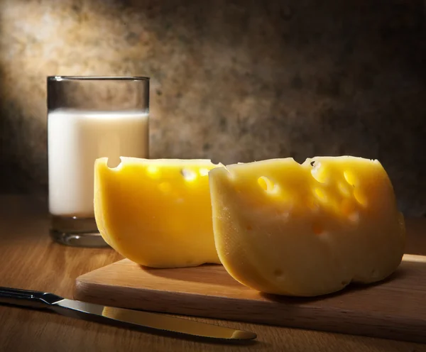 Τυρί και γάλα — Φωτογραφία Αρχείου