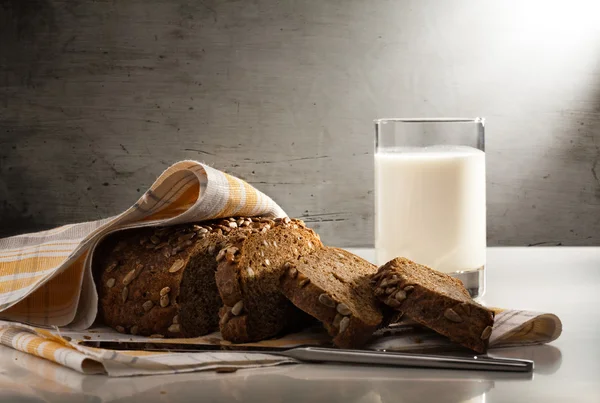 Kenyér és a tej — Stock Fotó
