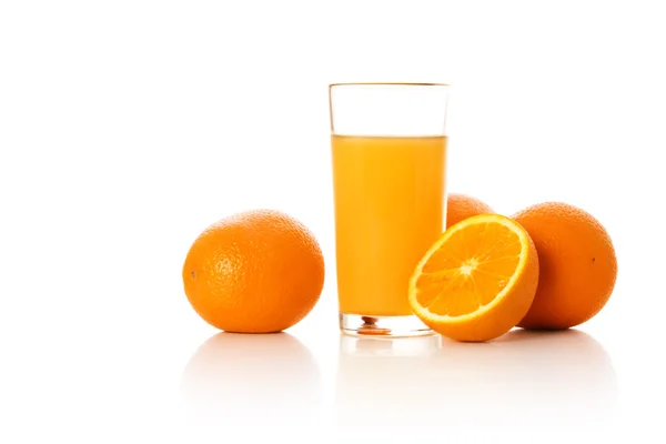 Sinaasappelsap en sinaasappelen — Stockfoto