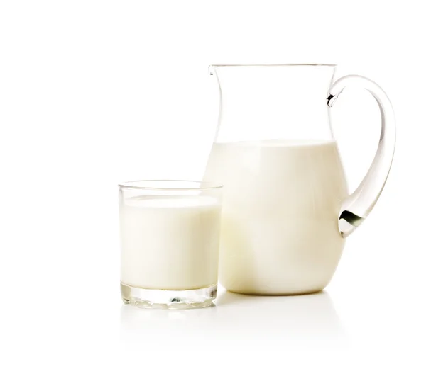 Κανάτα γάλακτος και γυαλί — Φωτογραφία Αρχείου
