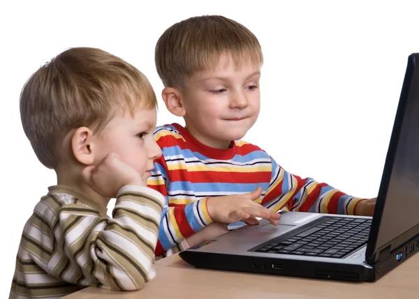 Dois irmãos jogar jogos de computador — Fotografia de Stock