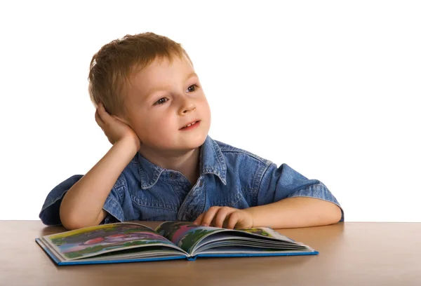 Kind mit dem Buch — Stockfoto