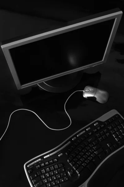 Monitor, mouse e teclado — Fotografia de Stock