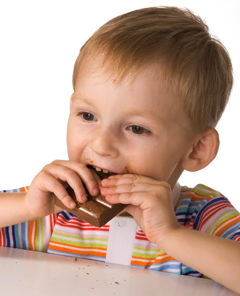 Barn med choklad — Stockfoto