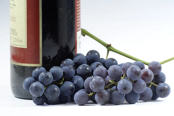 stock image Grapes and the bottle of wine.