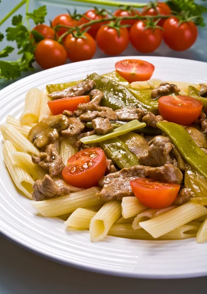 Pasta with meat and vegetables — Stock Photo, Image