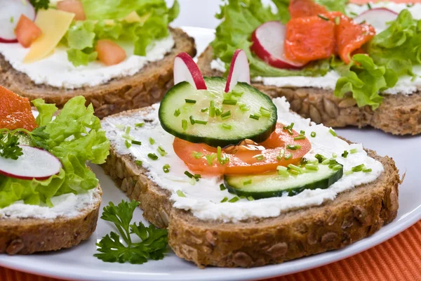 Alimentação saudável - pão integral — Fotografia de Stock