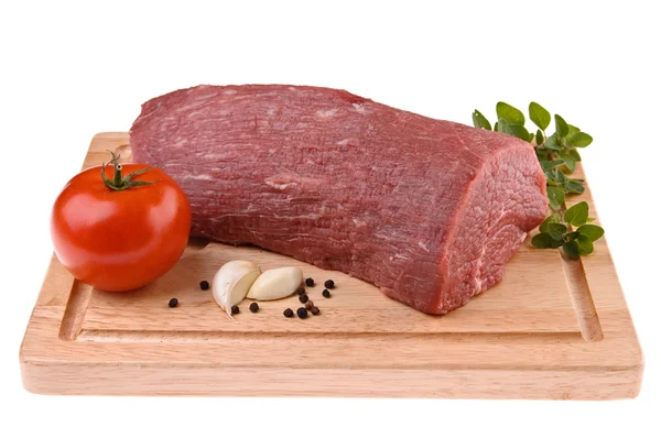 Carne cruda sul tagliere — Foto Stock