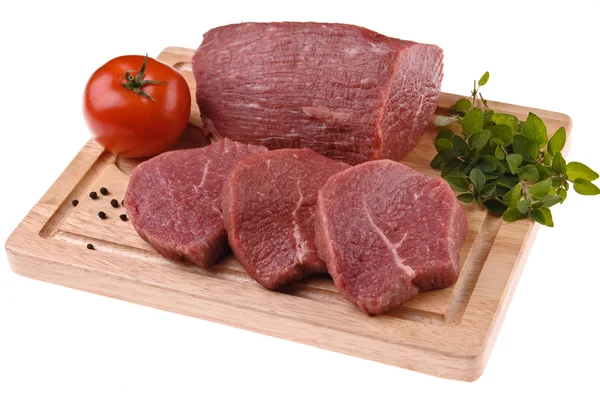 Surowej wołowiny na deski do krojenia — Zdjęcie stockowe