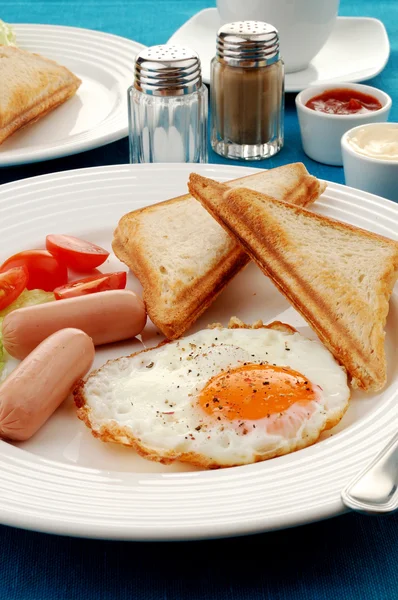 Breakfast - toasts and egg — Stock Photo, Image