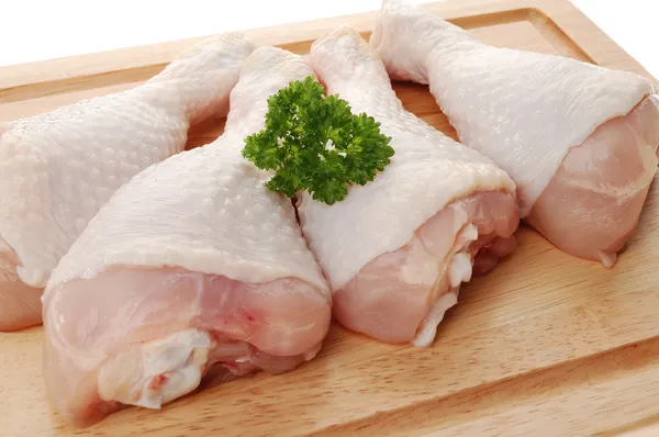 Fresh raw chicken drumsticks — Stock Photo, Image
