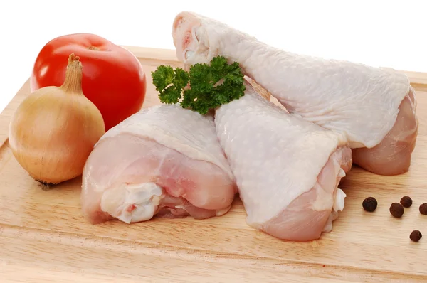 Čerstvé syrové kuřecí paličky — Stock fotografie