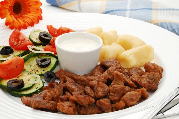 stock image Grilled meat and vegetable salad