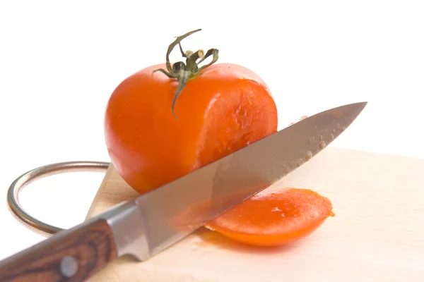 Tomates sur planche à découper — Photo