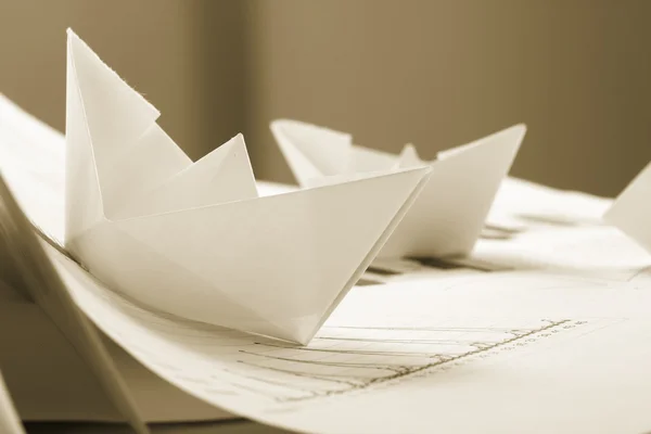 Conceito de negócio, barco de papel — Fotografia de Stock
