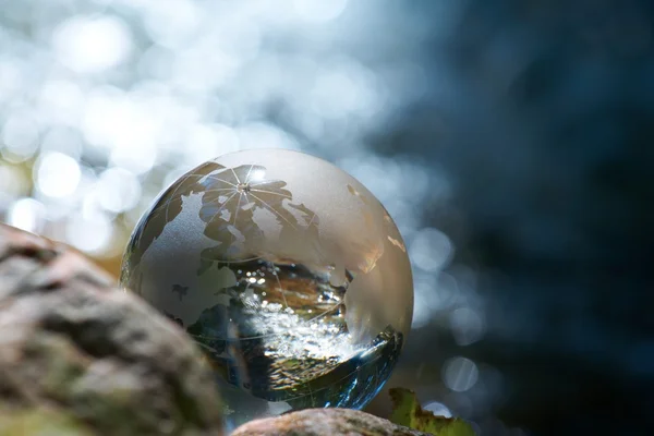 Водный поток, глобус, экология — стоковое фото