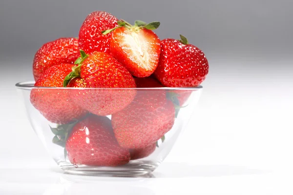 Färska och välsmakande jordgubbar — Stockfoto