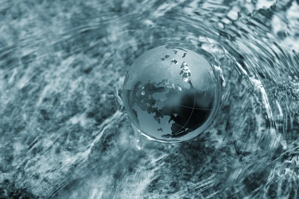 Víz-patak, globe, ökológia — Stock Fotó
