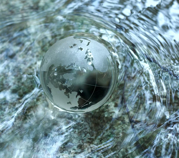 Corrente de água, globo, ecologia — Fotografia de Stock