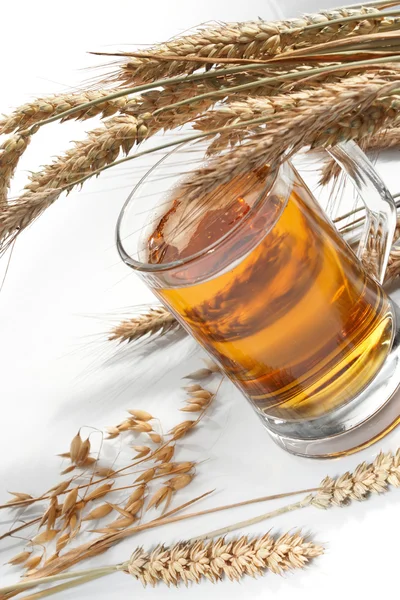 穀物とビールのグラス — ストック写真