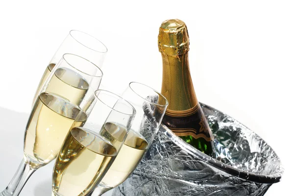 Flauti di champagne e secchio di ghiaccio — Foto Stock