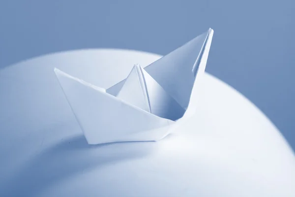 Barco de papel azul — Fotografia de Stock
