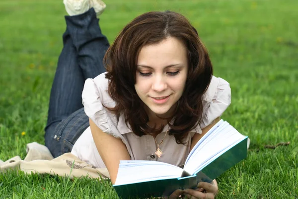 Girl with the book on the nature — Stock Photo, Image