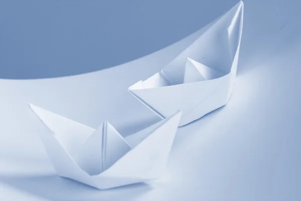 Mavi kağıt tekne — Stok fotoğraf