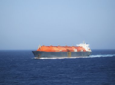 LNG tanker gemiye açık kaba deniz